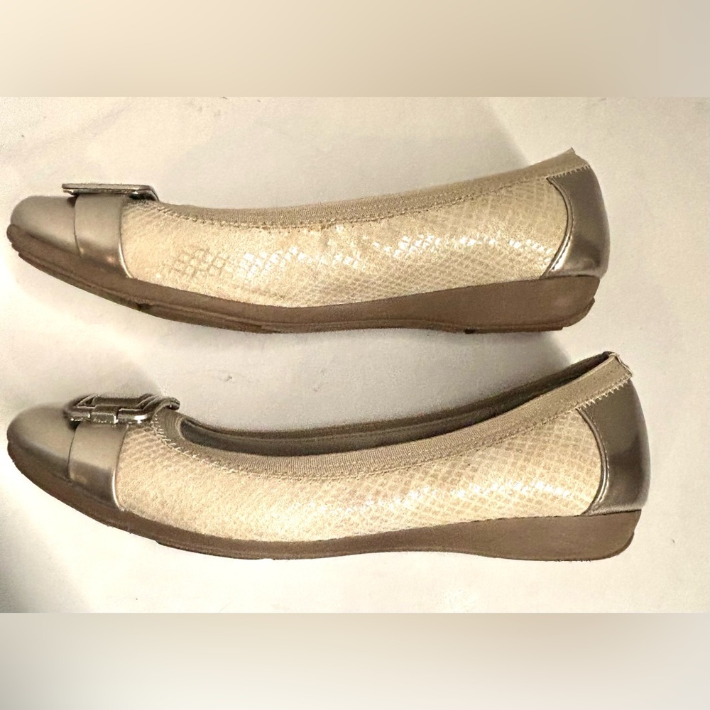 Anne Klein Size 9 Women's Beige Silver Shimmer Ballet Flats Shoes - Picture 6 of 9